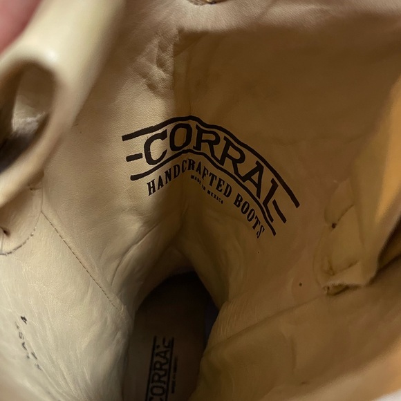 CORRAL Size 7 Embroidered Boot LIKE NEW - Picture 5 of 9